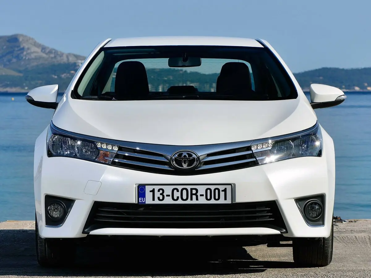 Toyota Corolla XI (E160, E170, E180) Седан — фото 3