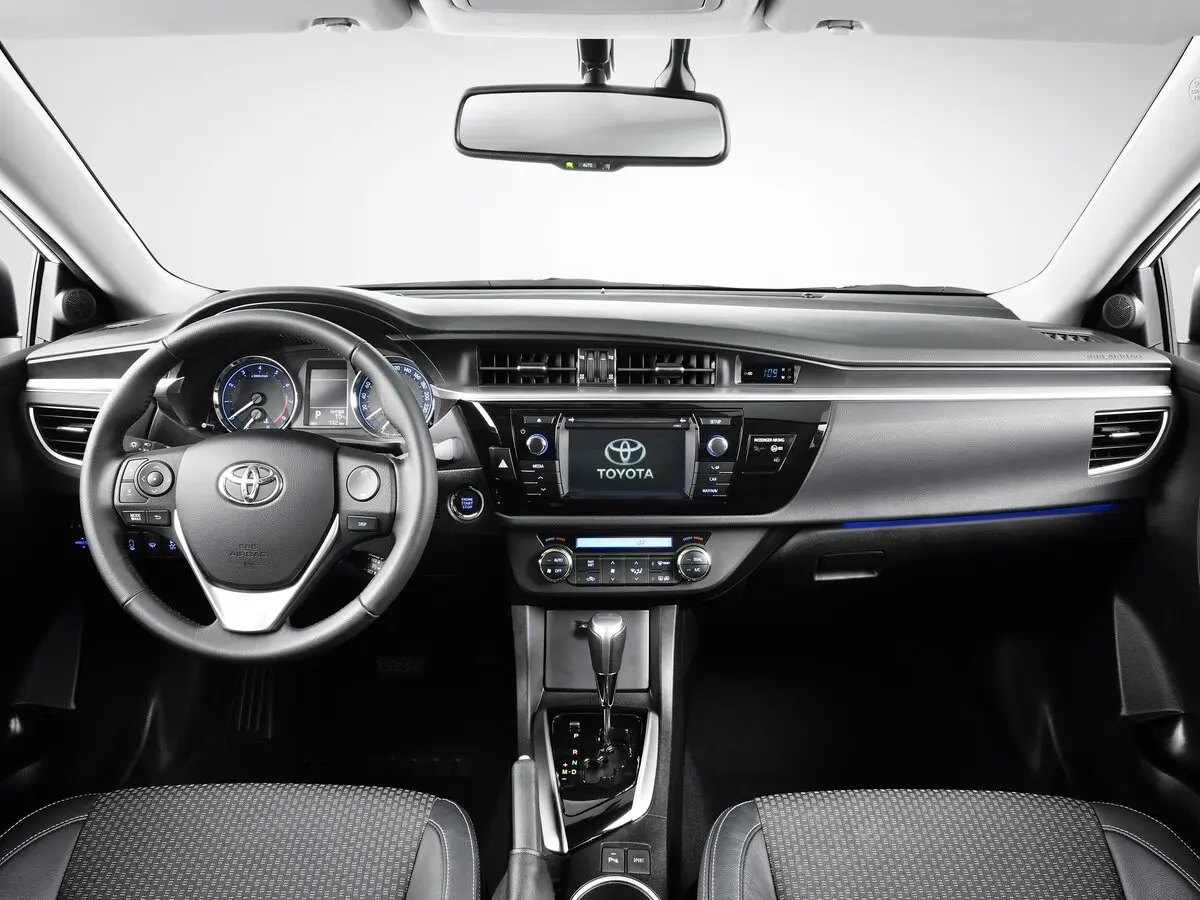 Toyota Corolla XI (E160, E170, E180) Седан — фото 6