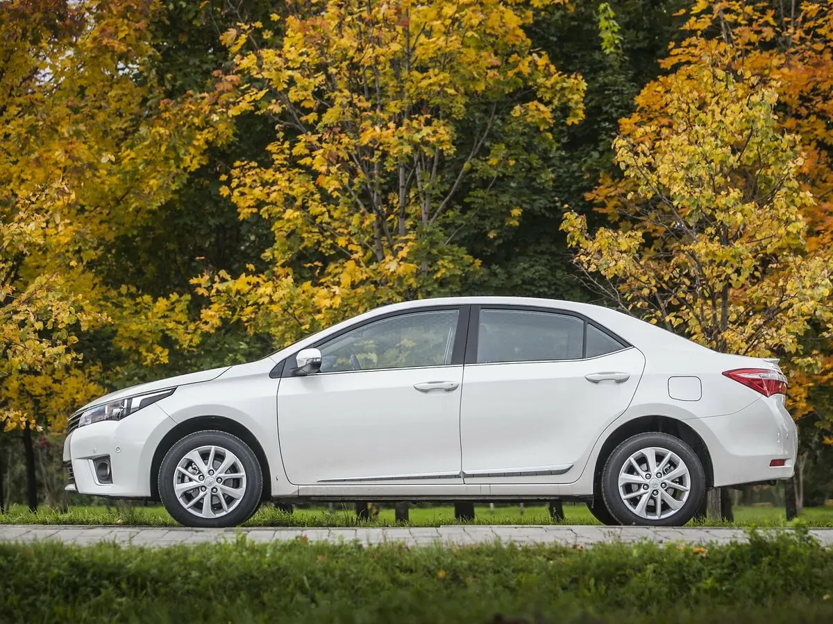 Toyota Corolla XI (E160, E170, E180) Седан — фото 16