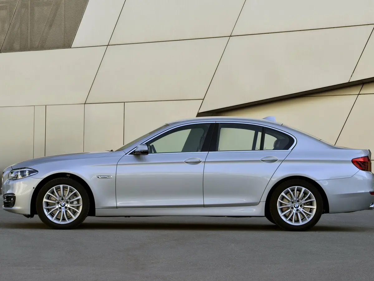 BMW 5 серии VI (F10/F11/F07) Рестайлинг Седан — фото 2