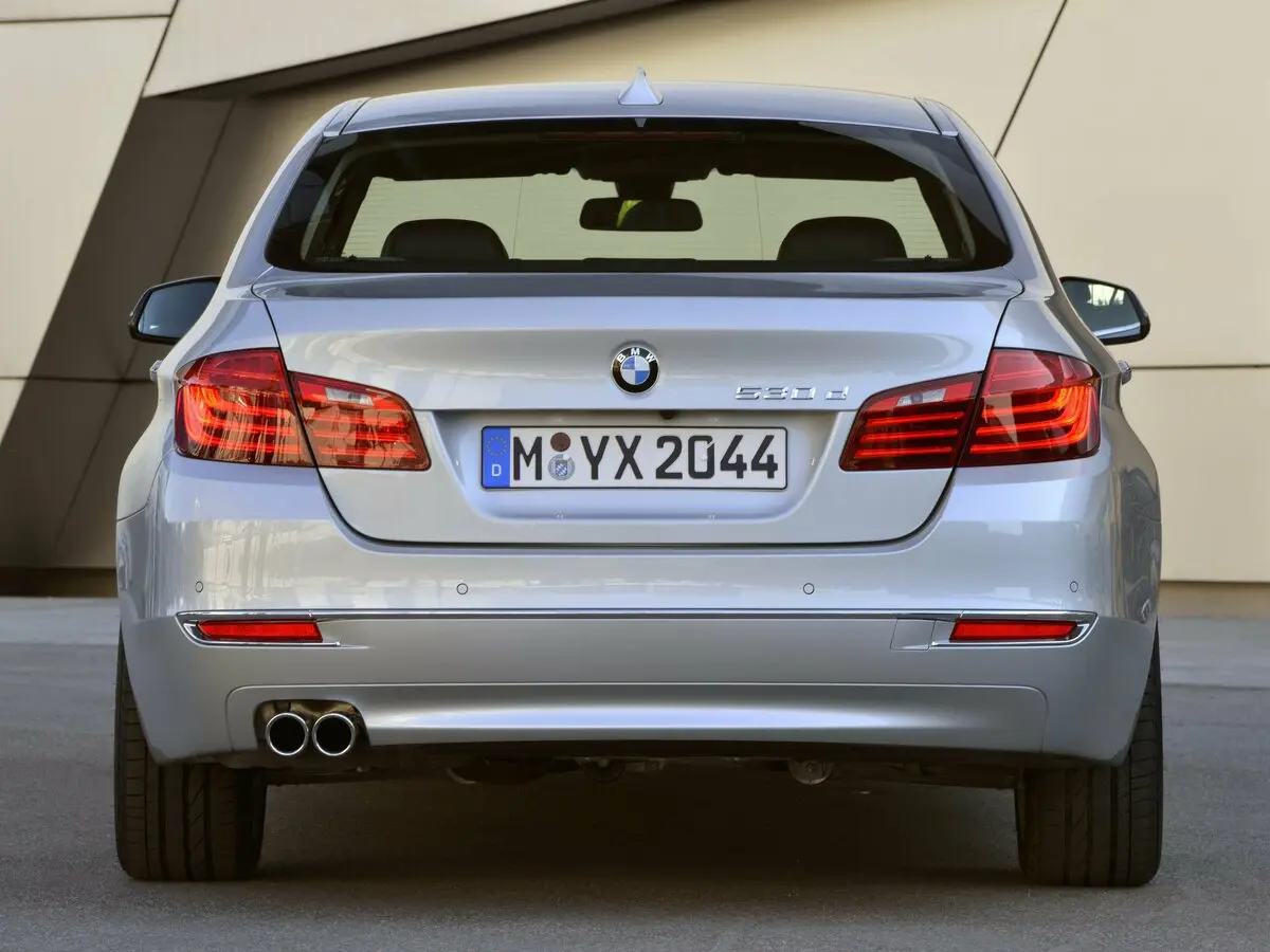 BMW 5 серии VI (F10/F11/F07) Рестайлинг Седан — фото 4