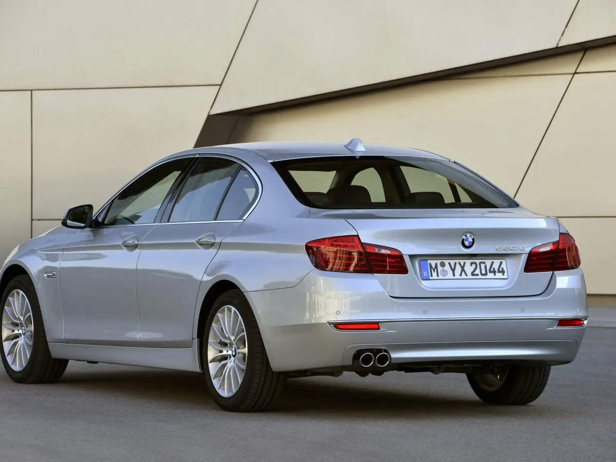 BMW 5 серии VI (F10/F11/F07) Рестайлинг Седан — фото 5