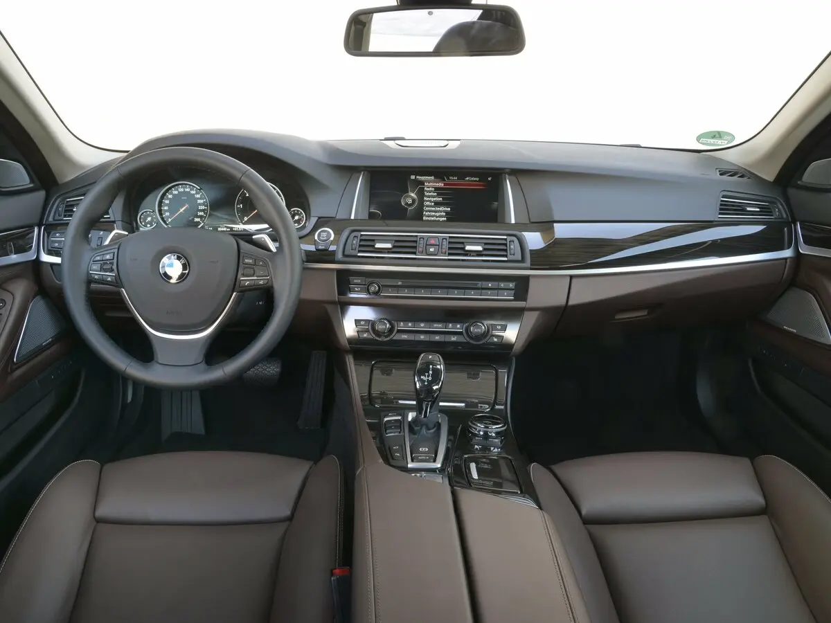 BMW 5 серии VI (F10/F11/F07) Рестайлинг Седан — фото 6