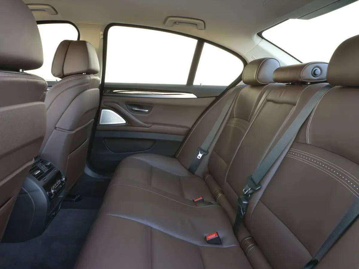BMW 5 серии VI (F10/F11/F07) Рестайлинг Седан — фото 10