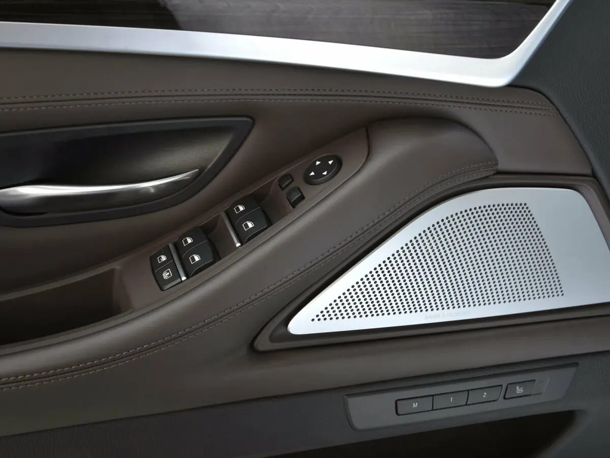 BMW 5 серии VI (F10/F11/F07) Рестайлинг Седан — фото 12