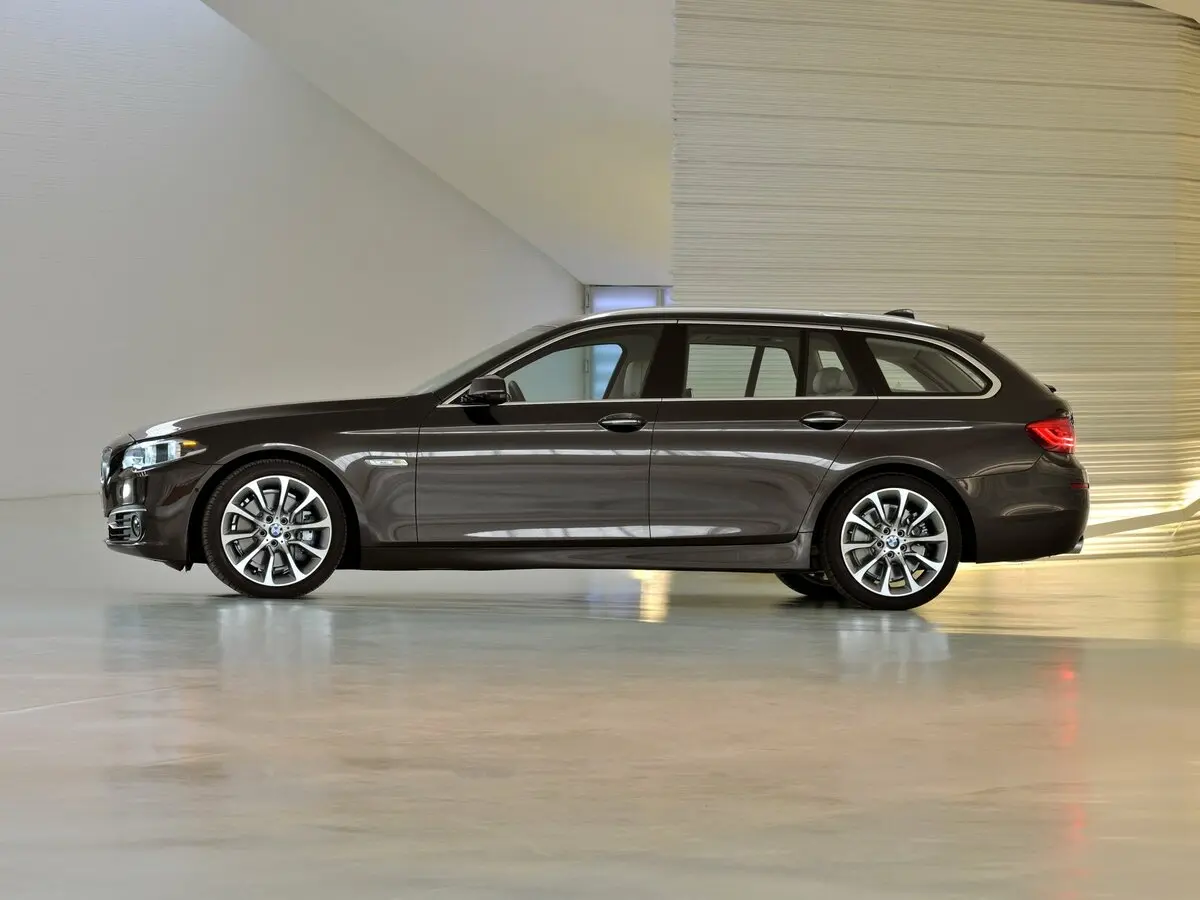 BMW 5 серии VI (F10/F11/F07) Рестайлинг Универсал 5 дв. — фото 2