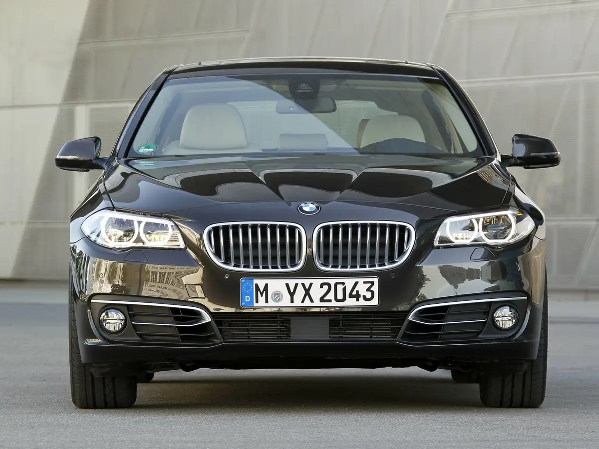 BMW 5 серии VI (F10/F11/F07) Рестайлинг Универсал 5 дв. — фото 3
