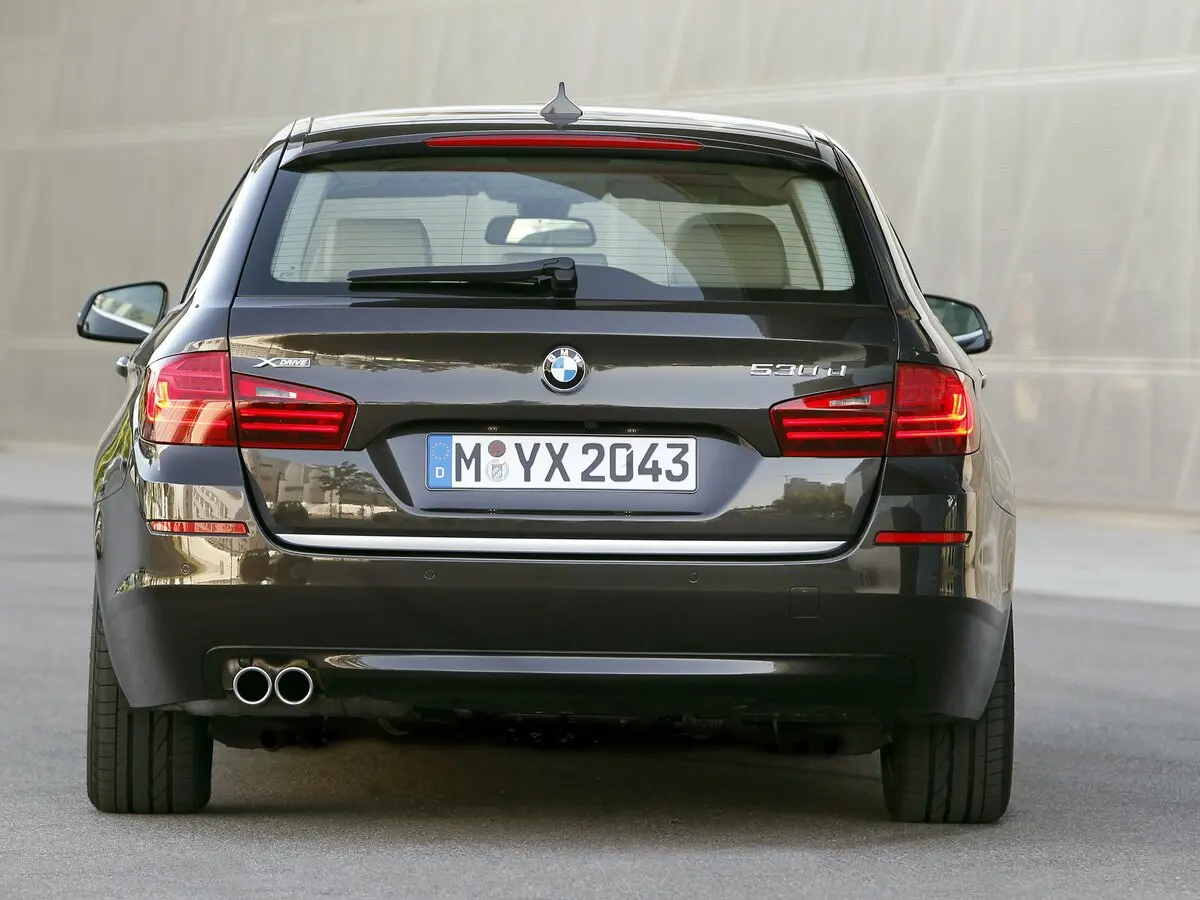 BMW 5 серии VI (F10/F11/F07) Рестайлинг Универсал 5 дв. — фото 4