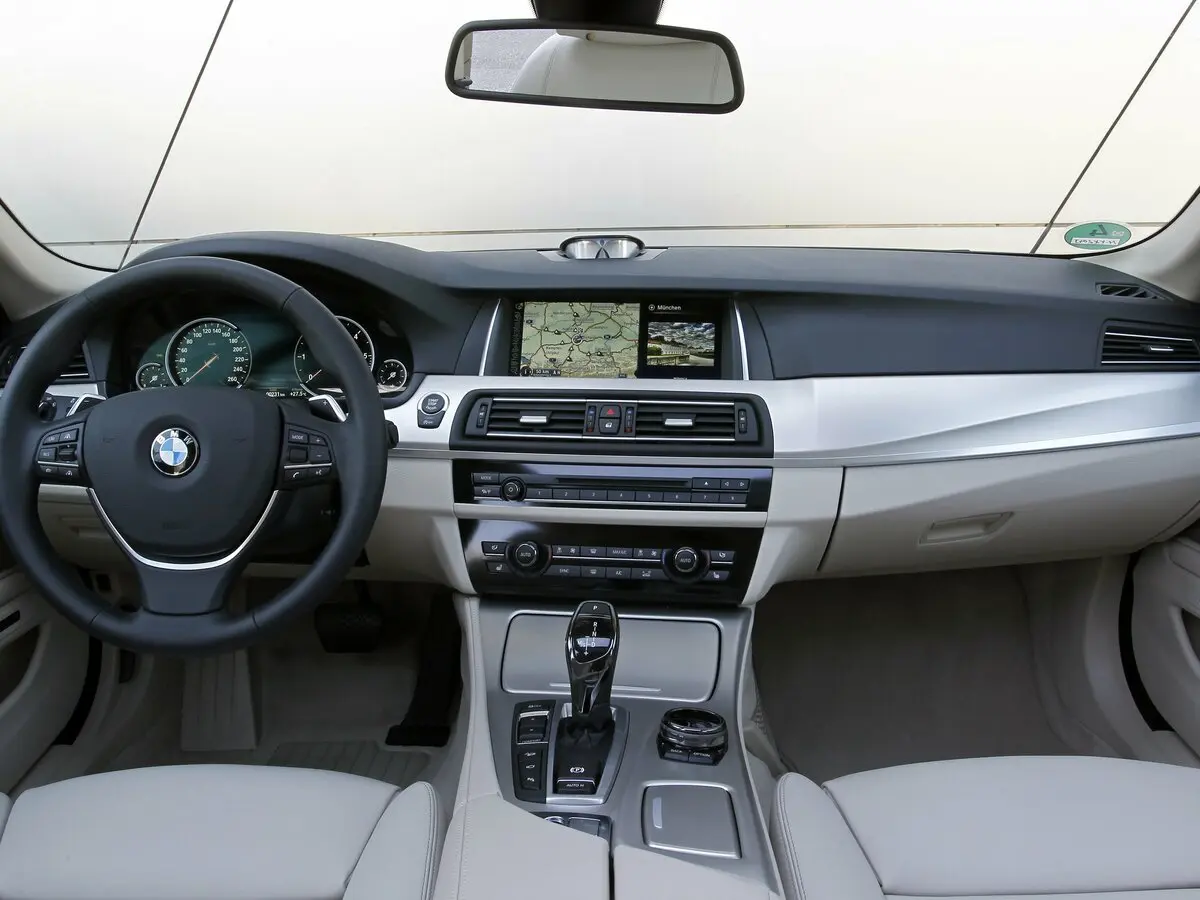BMW 5 серии VI (F10/F11/F07) Рестайлинг Универсал 5 дв. — фото 6