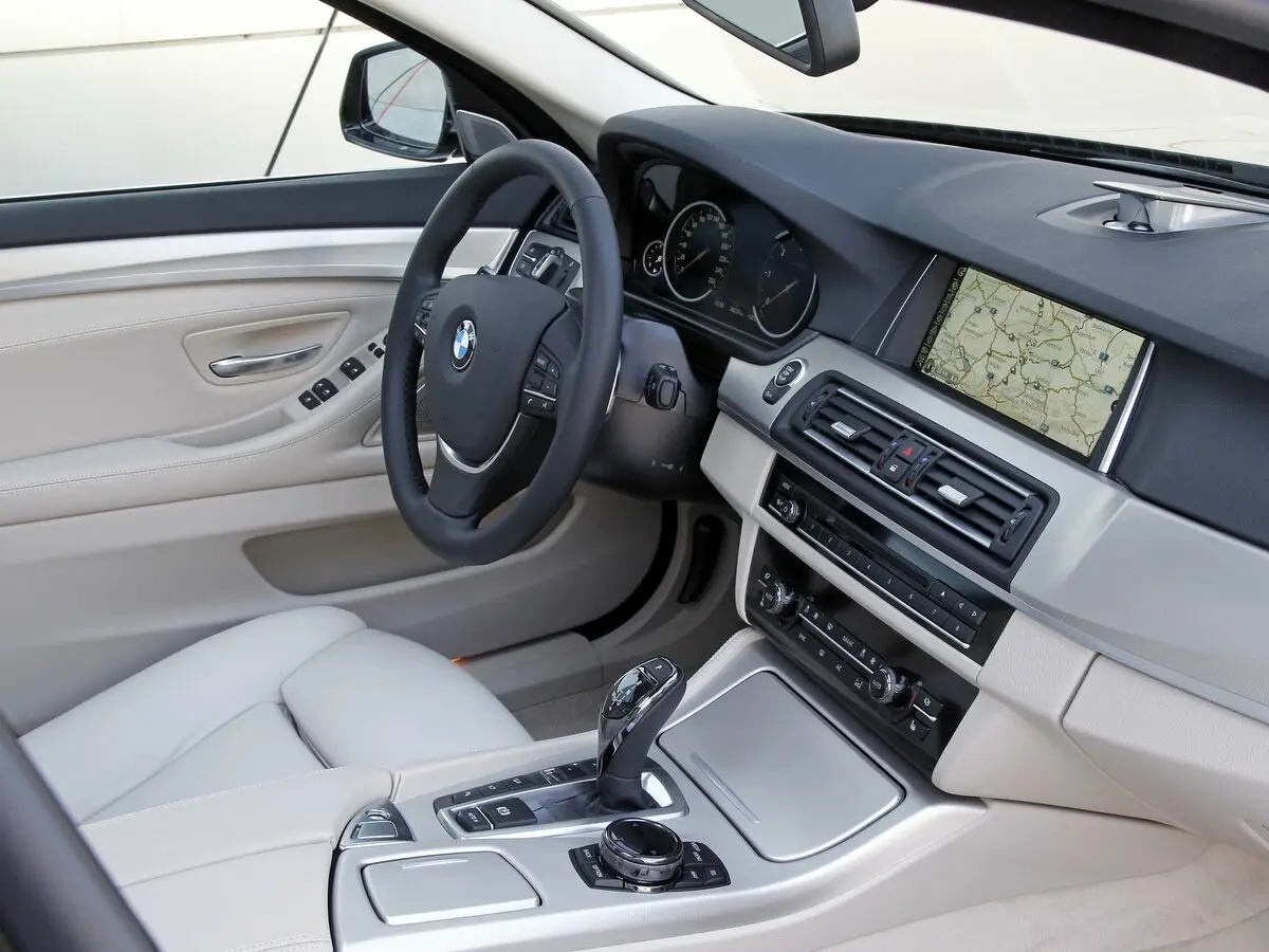 BMW 5 серии VI (F10/F11/F07) Рестайлинг Универсал 5 дв. — фото 7