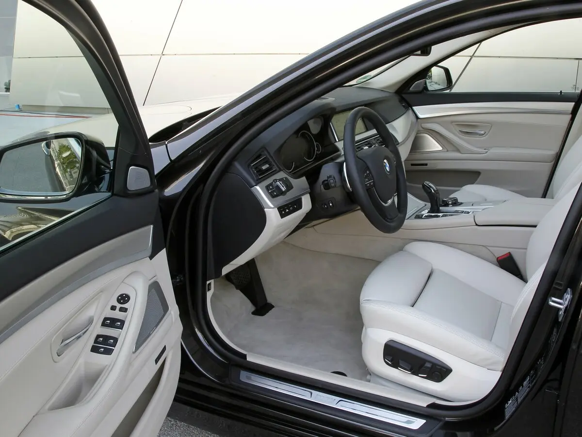BMW 5 серии VI (F10/F11/F07) Рестайлинг Универсал 5 дв. — фото 8