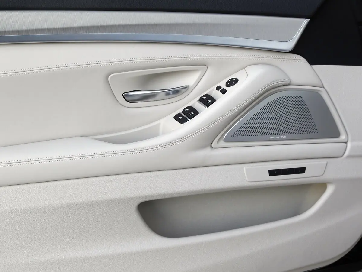 BMW 5 серии VI (F10/F11/F07) Рестайлинг Универсал 5 дв. — фото 12