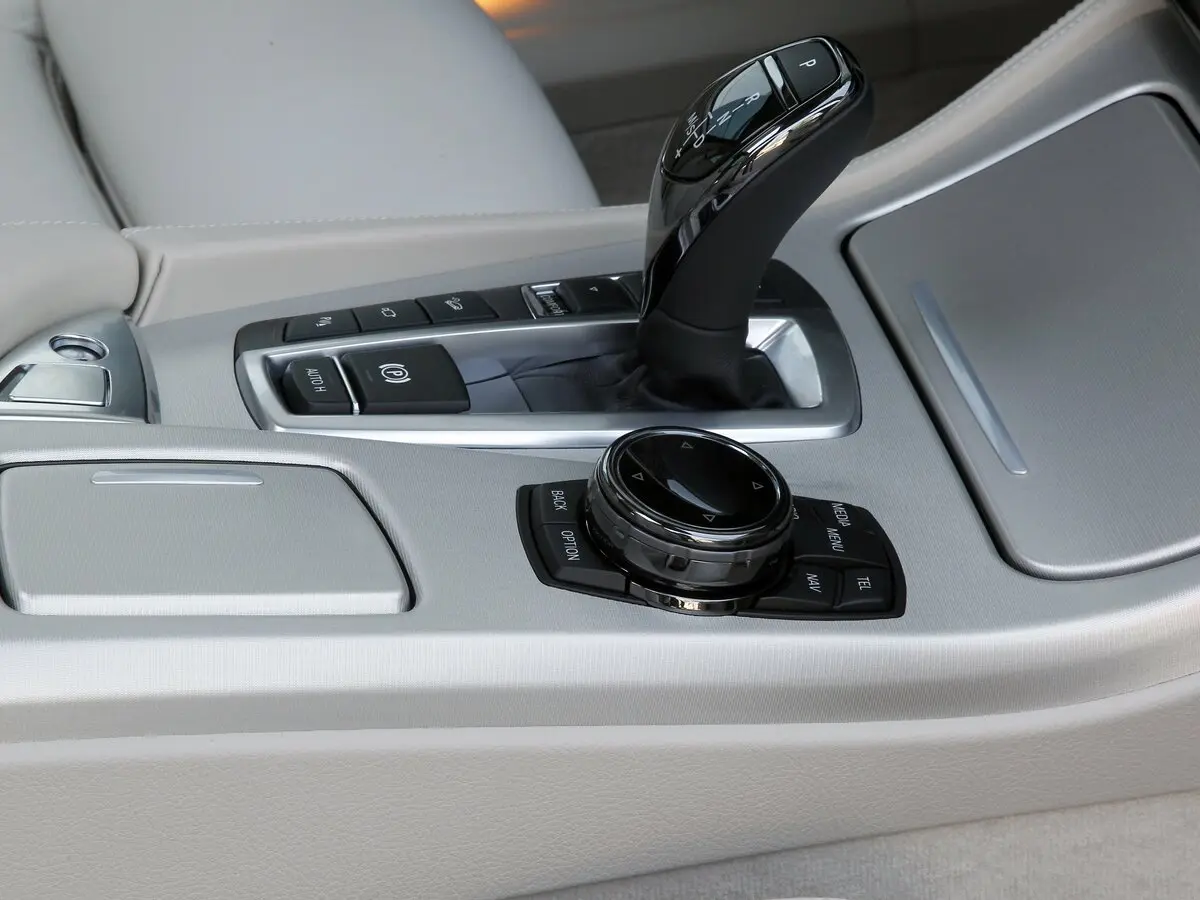 BMW 5 серии VI (F10/F11/F07) Рестайлинг Универсал 5 дв. — фото 13