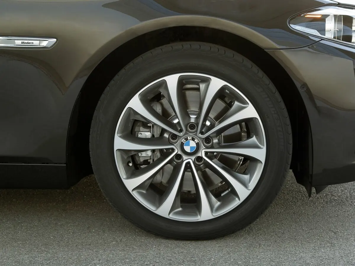 BMW 5 серии VI (F10/F11/F07) Рестайлинг Универсал 5 дв. — фото 19