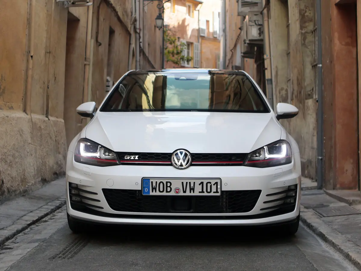 Volkswagen Golf GTI VII Хэтчбек 3 дв. — photo 3