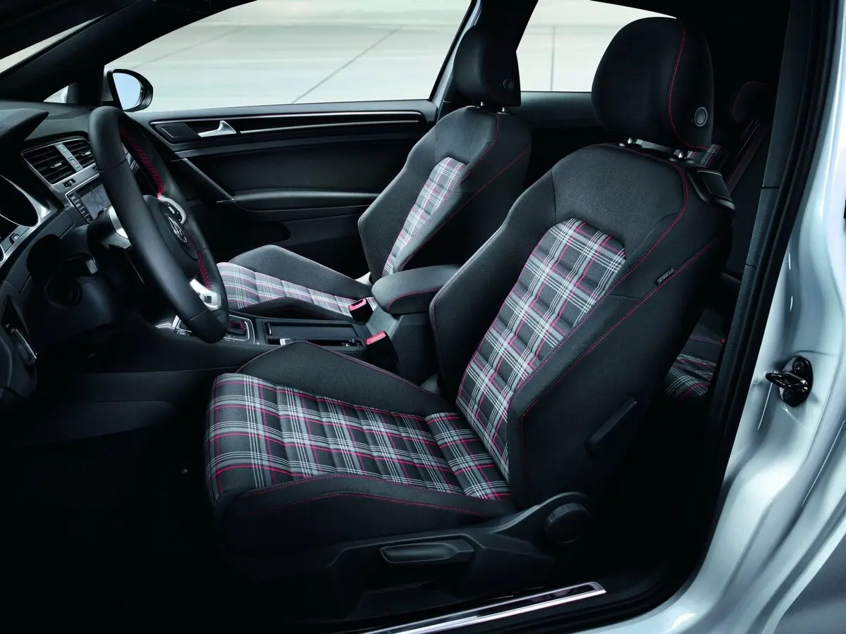 Volkswagen Golf GTI VII Хэтчбек 3 дв. — photo 11