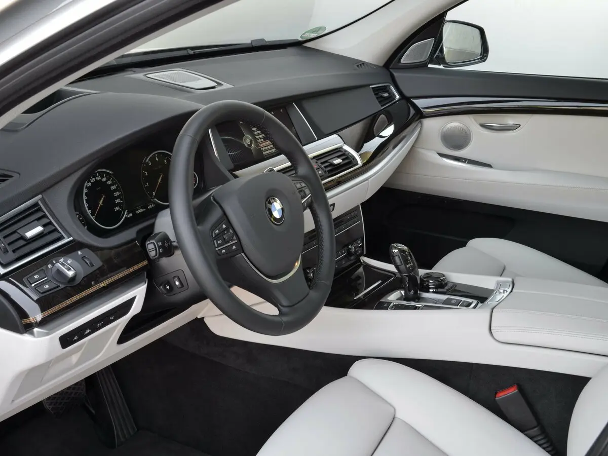 BMW 5 серии VI (F10/F11/F07) Рестайлинг Лифтбек Gran Turismo — фото 8