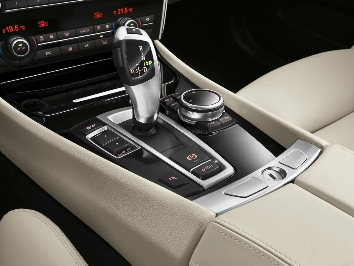BMW 5 серии VI (F10/F11/F07) Рестайлинг Лифтбек Gran Turismo — фото 14