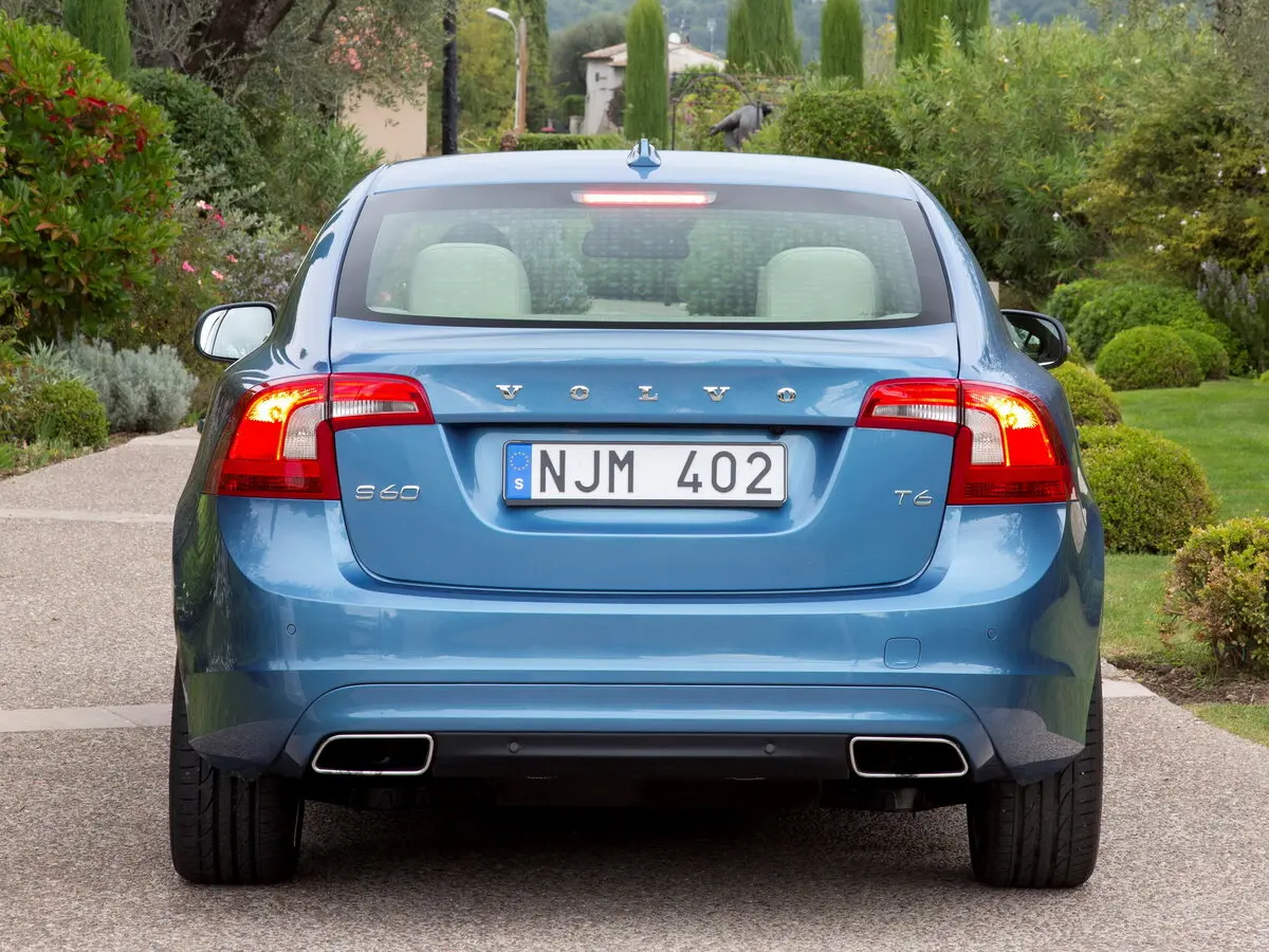 Volvo S60 II Рестайлинг Седан — photo 4