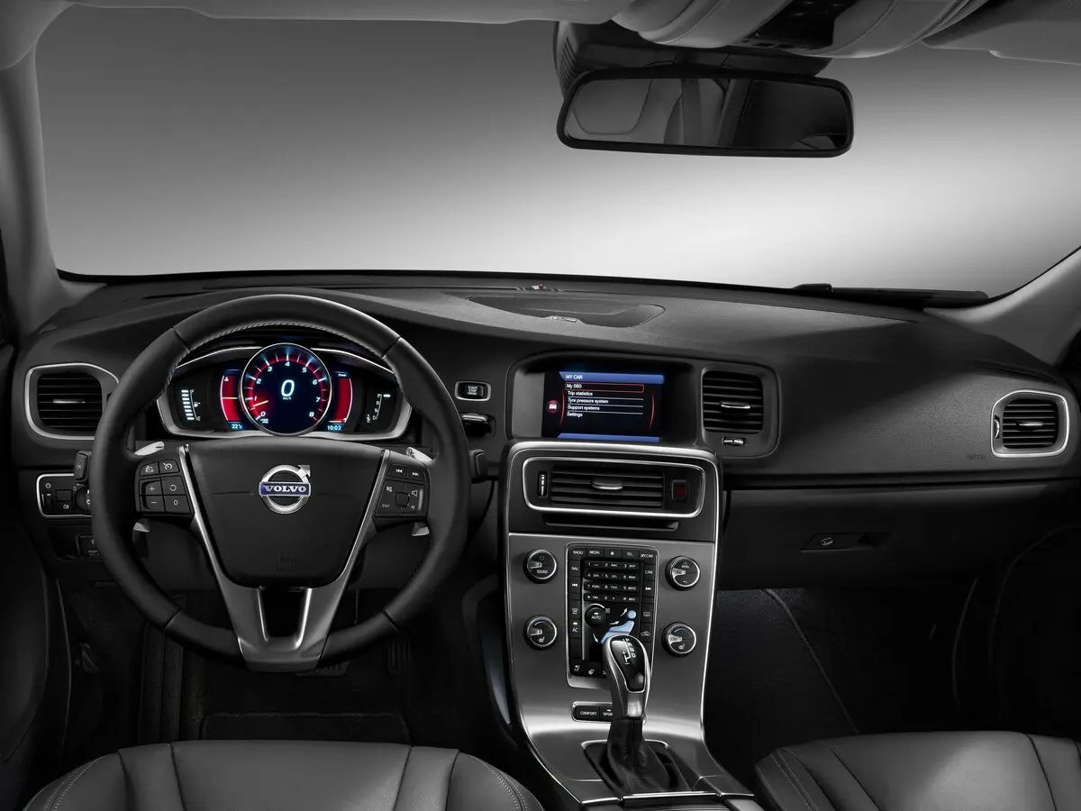 Volvo S60 II Рестайлинг Седан — photo 6