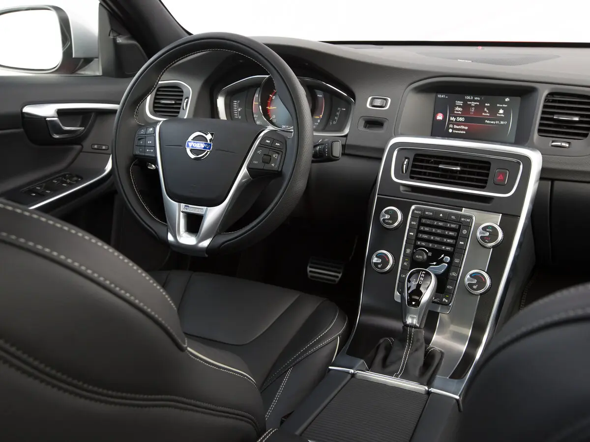 Volvo S60 II Рестайлинг Седан — photo 7