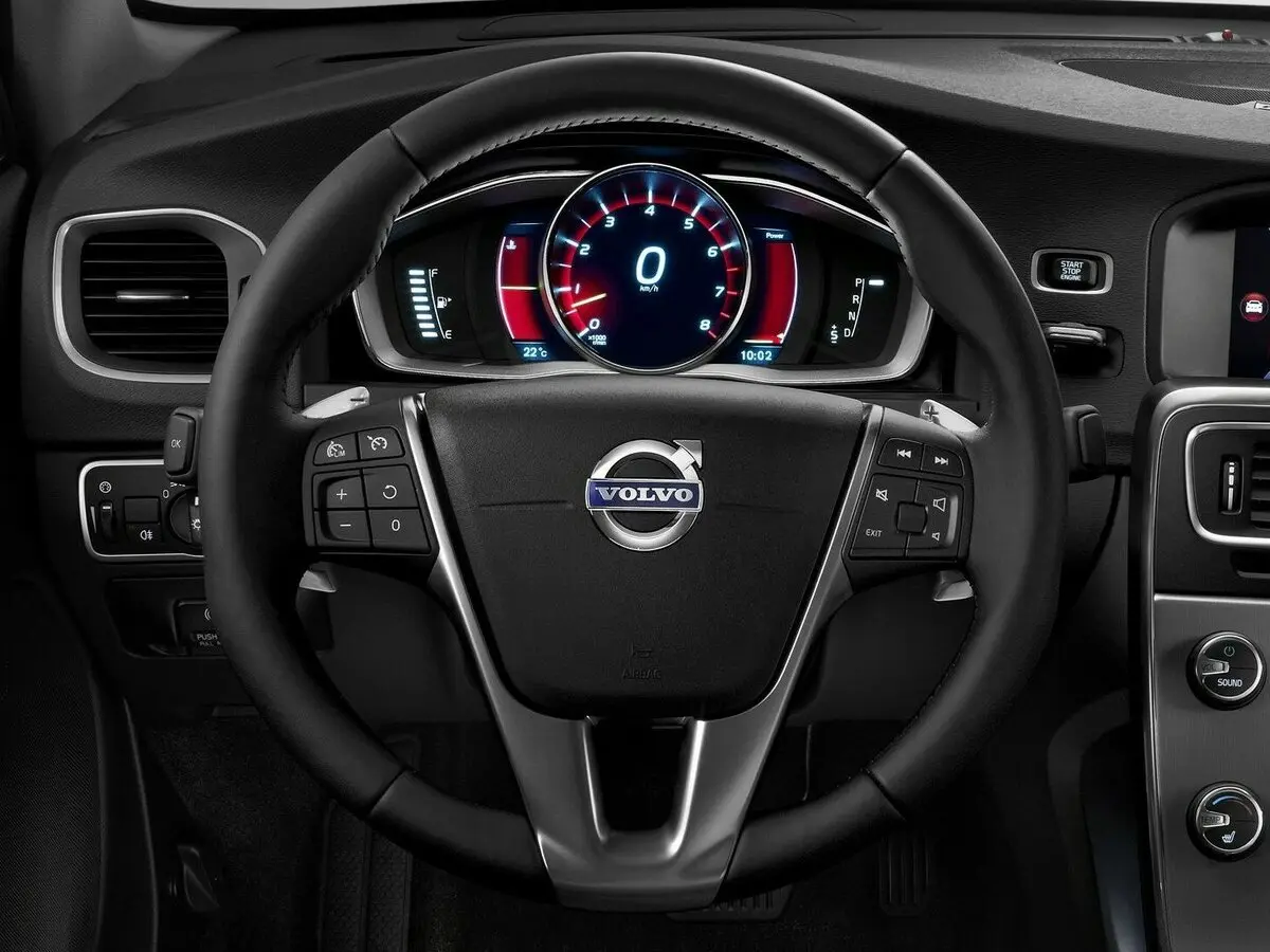 Volvo S60 II Рестайлинг Седан — photo 10