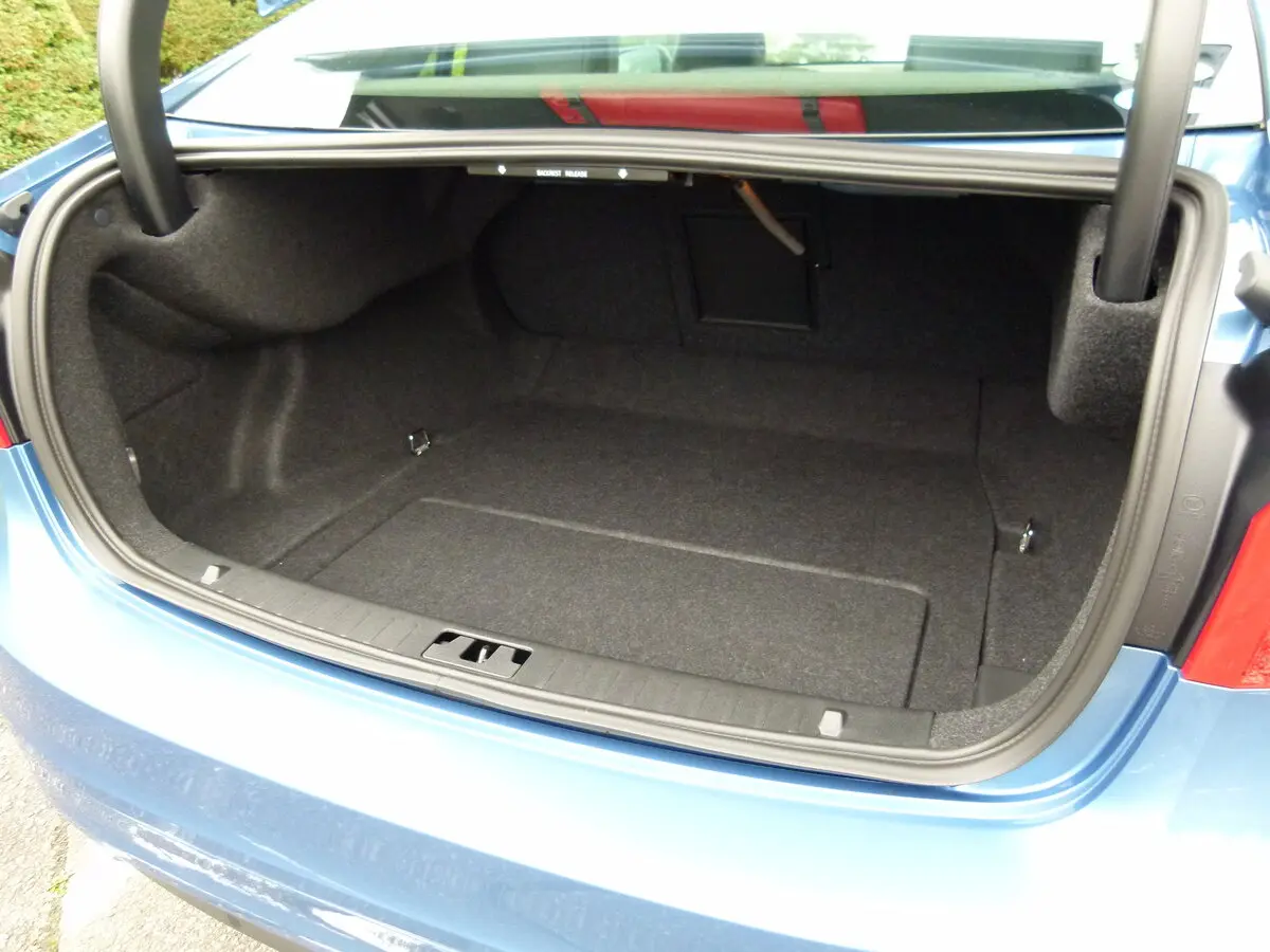 Volvo S60 II Рестайлинг Седан — photo 15