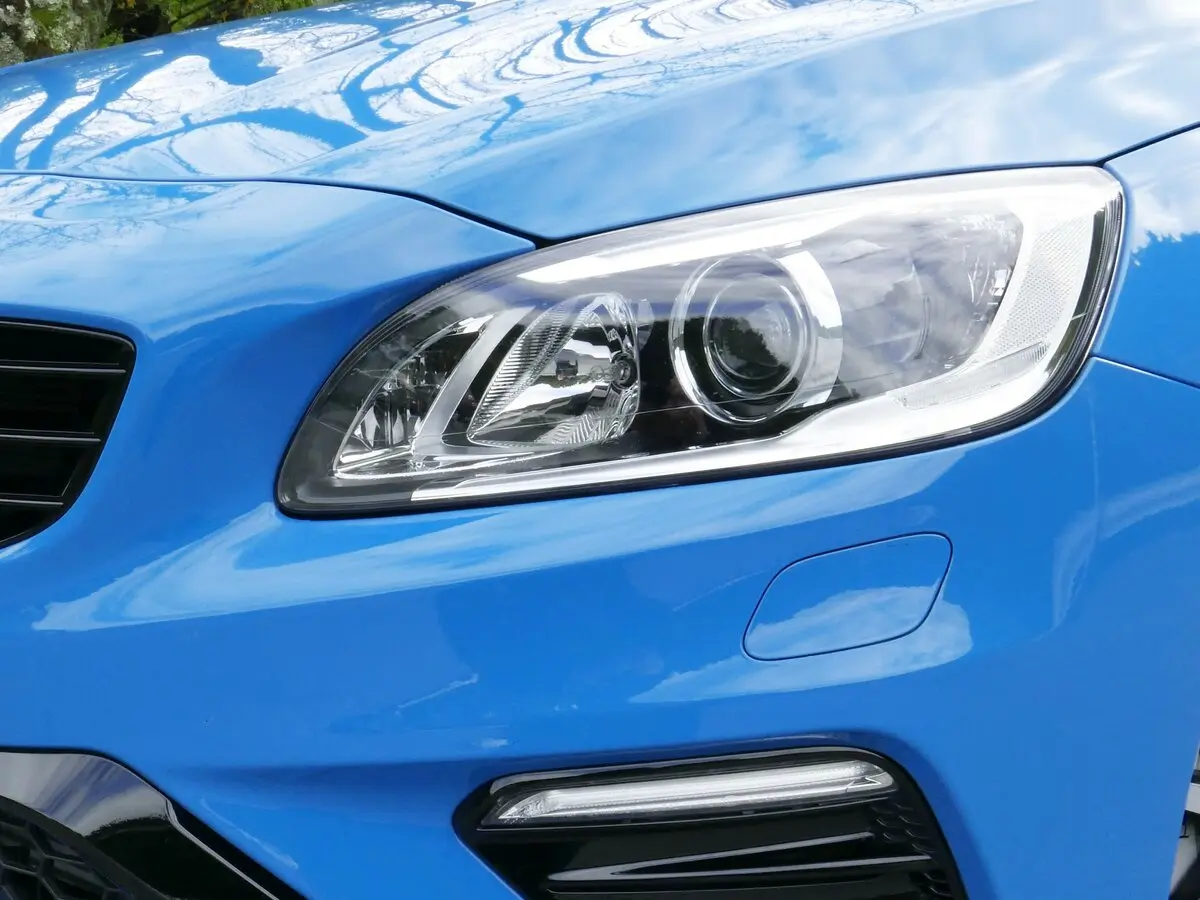 Volvo S60 II Рестайлинг Седан — photo 17