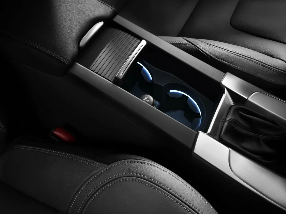 Volvo S60 II Рестайлинг Седан — photo 20