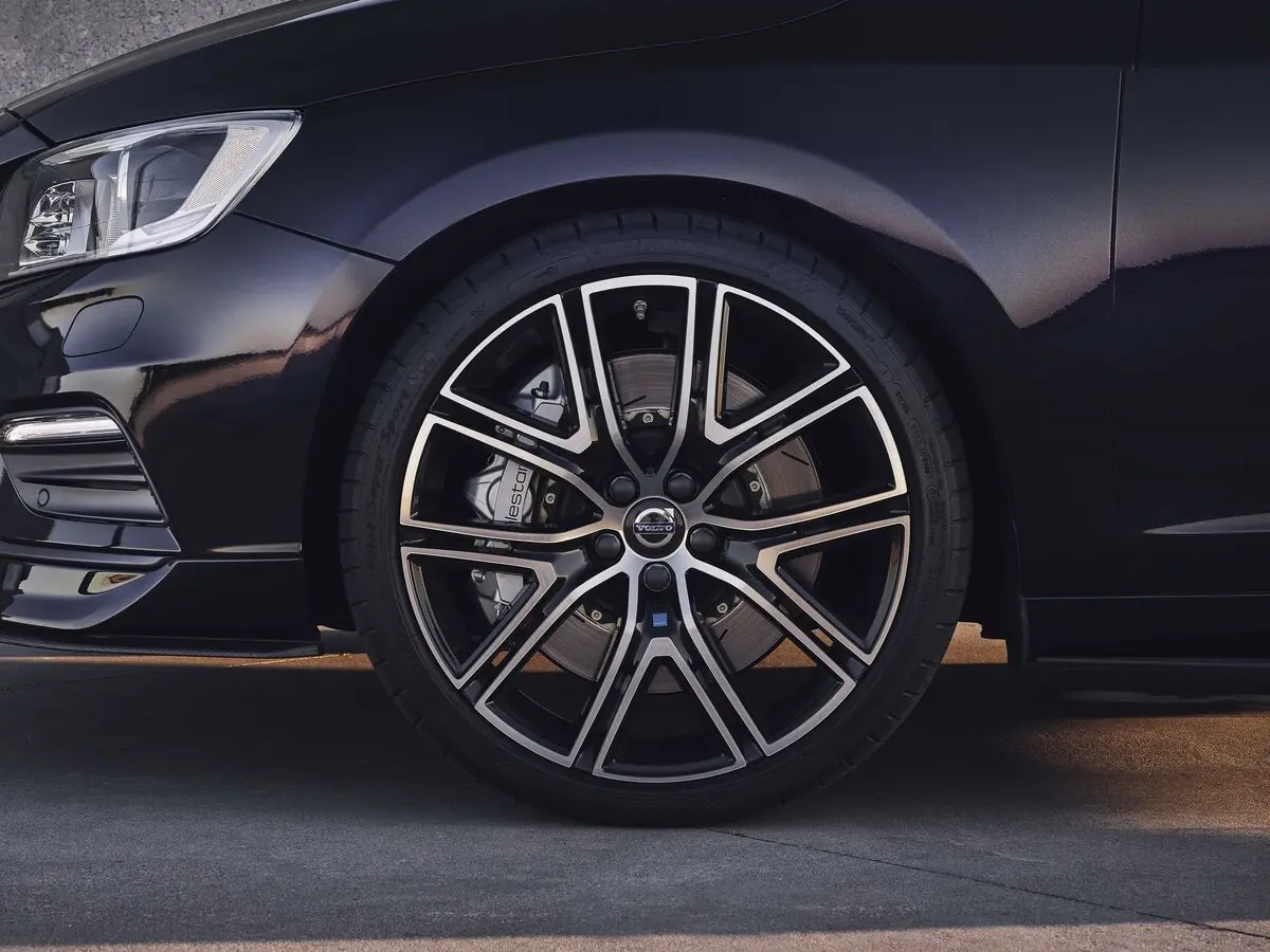 Volvo S60 II Рестайлинг Седан — photo 21