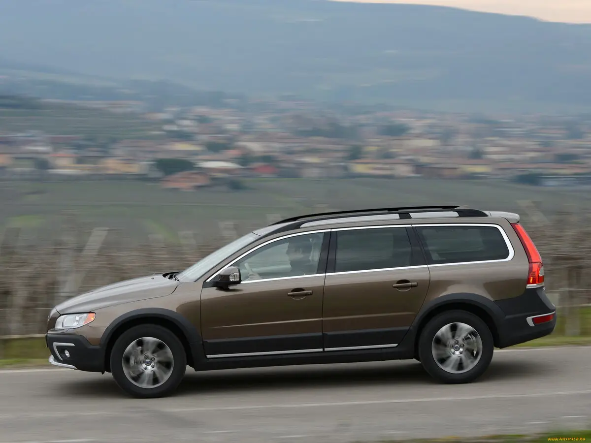 Volvo XC70 II Рестайлинг Универсал 5 дв. — photo 2