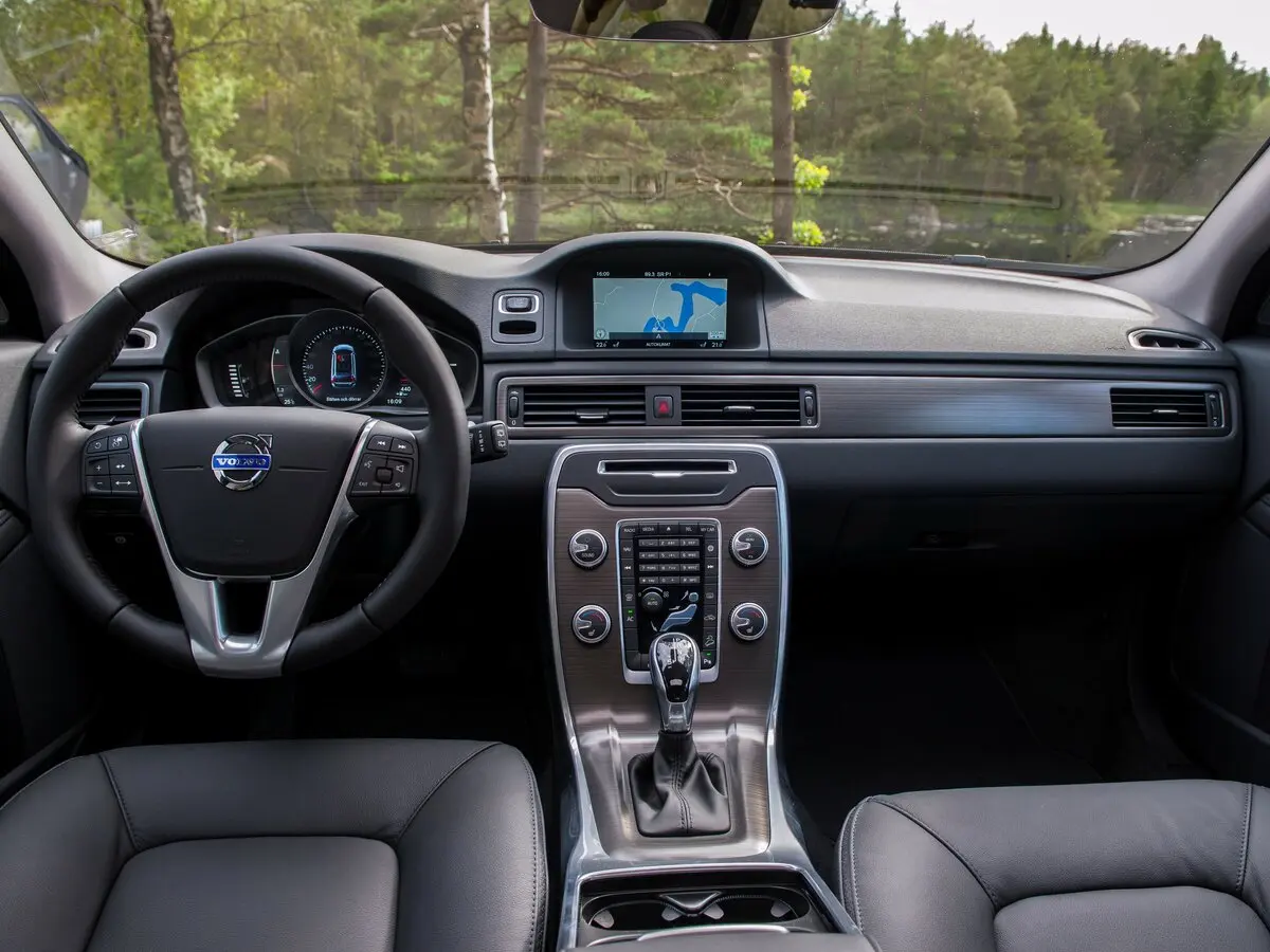 Volvo XC70 II Рестайлинг Универсал 5 дв. — photo 6
