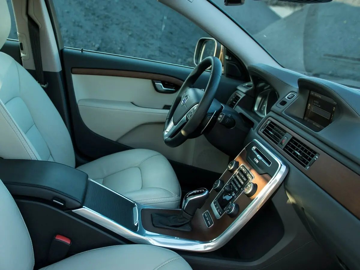 Volvo XC70 II Рестайлинг Универсал 5 дв. — photo 7