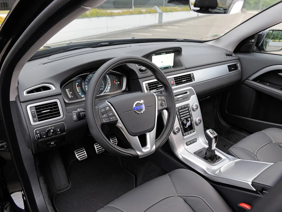 Volvo XC70 II Рестайлинг Универсал 5 дв. — photo 8