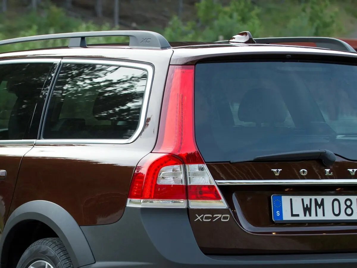 Volvo XC70 II Рестайлинг Универсал 5 дв. — photo 17