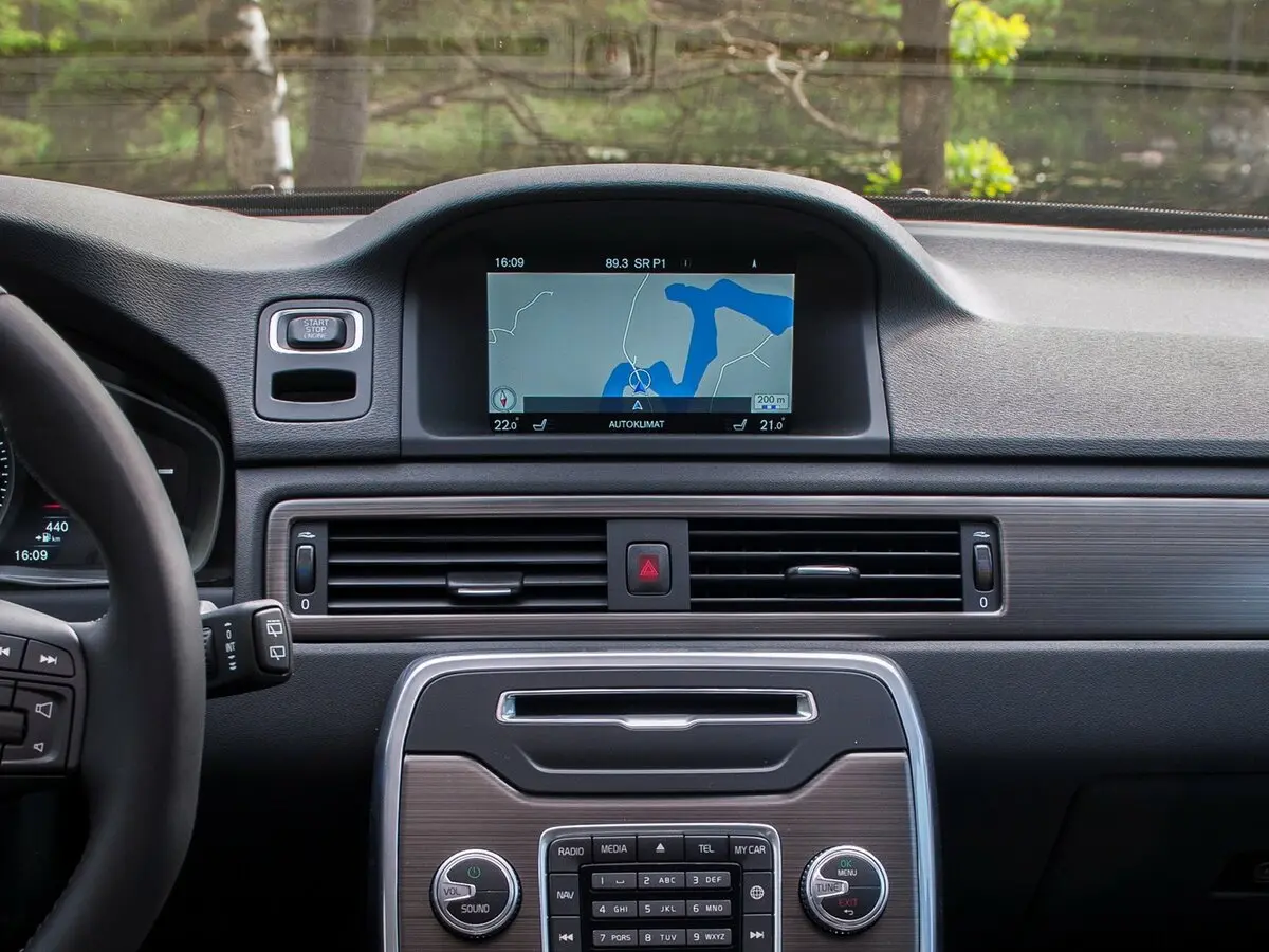 Volvo XC70 II Рестайлинг Универсал 5 дв. — photo 19
