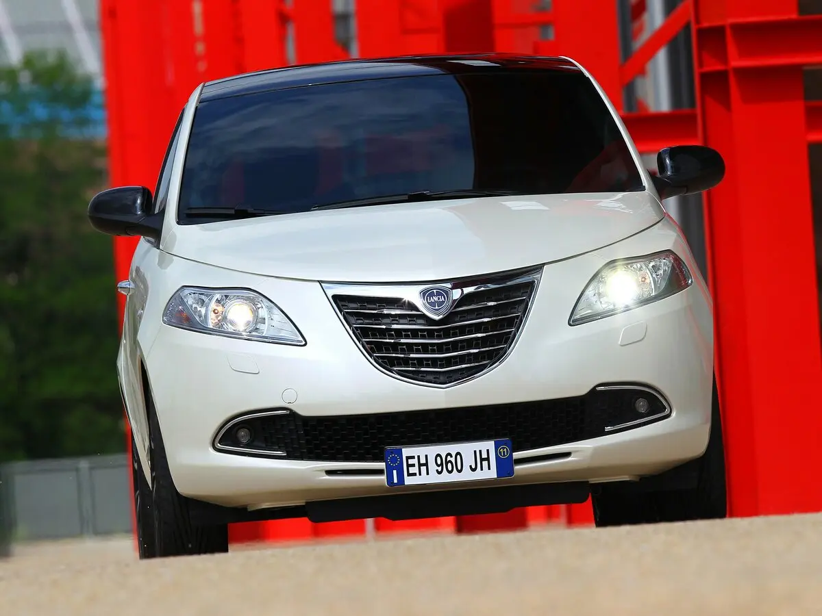 Lancia Ypsilon III (Type 846) Хэтчбек 5 дв. — 照片 3