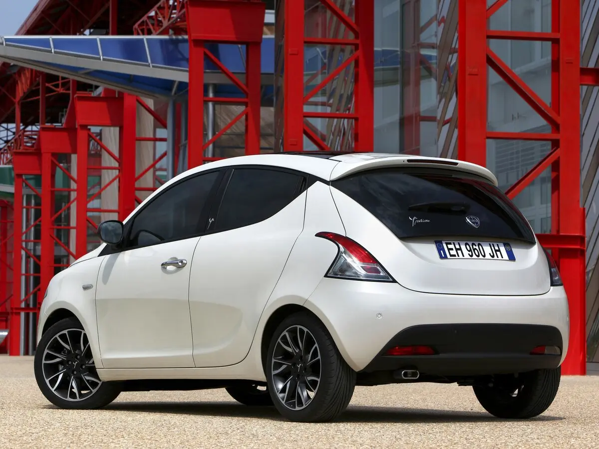 Lancia Ypsilon III (Type 846) Хэтчбек 5 дв. — 照片 5