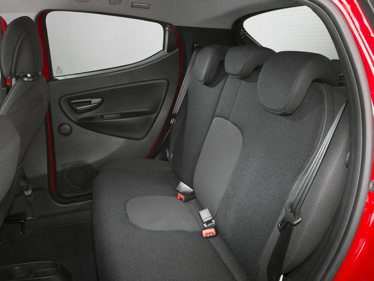 Lancia Ypsilon III (Type 846) Хэтчбек 5 дв. — 照片 11
