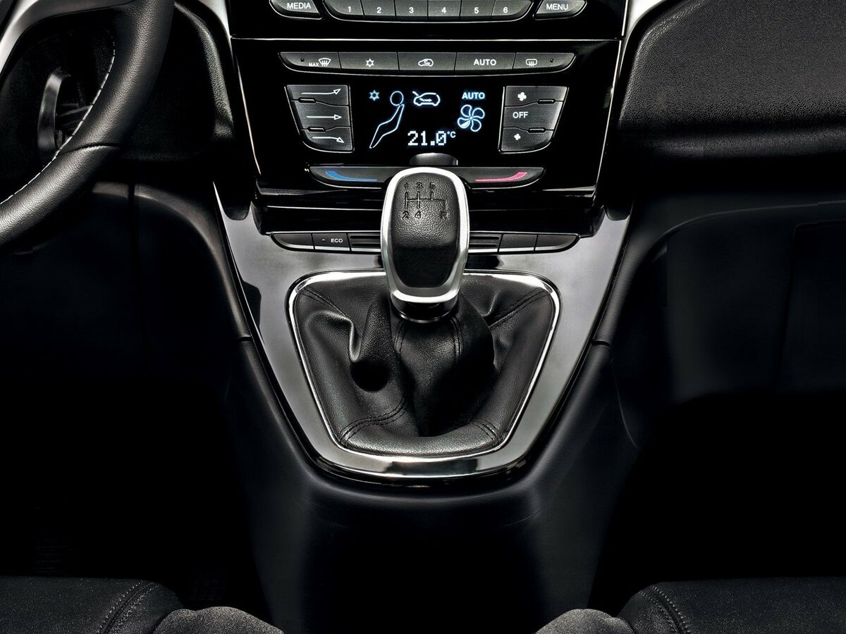 Lancia Ypsilon III (Type 846) Хэтчбек 5 дв. — фото 12