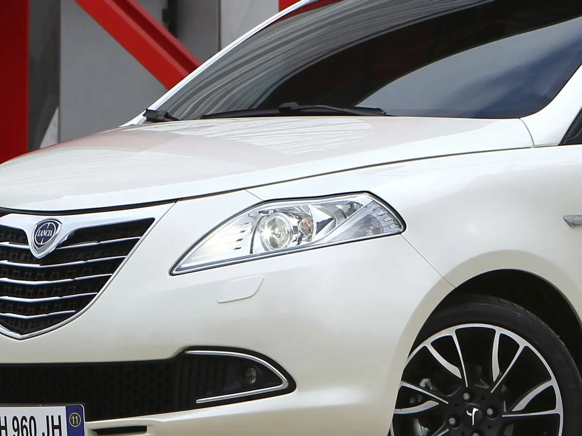Lancia Ypsilon III (Type 846) Хэтчбек 5 дв. — 照片 14