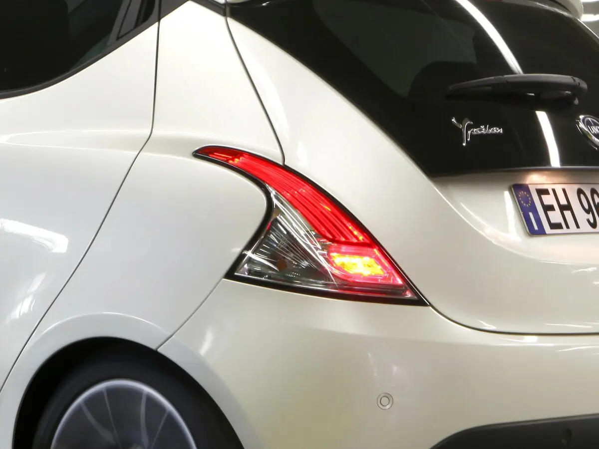 Lancia Ypsilon III (Type 846) Хэтчбек 5 дв. — 照片 15