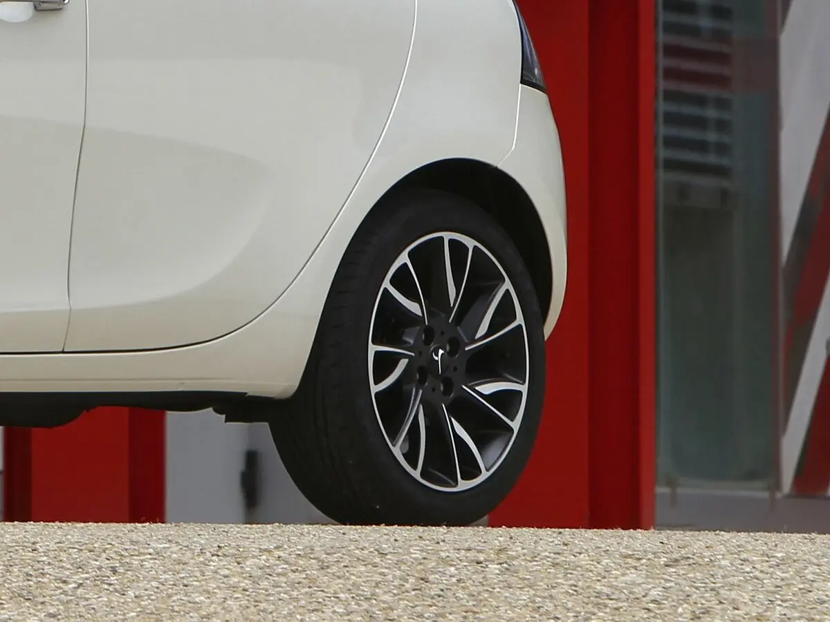 Lancia Ypsilon III (Type 846) Хэтчбек 5 дв. — 照片 18
