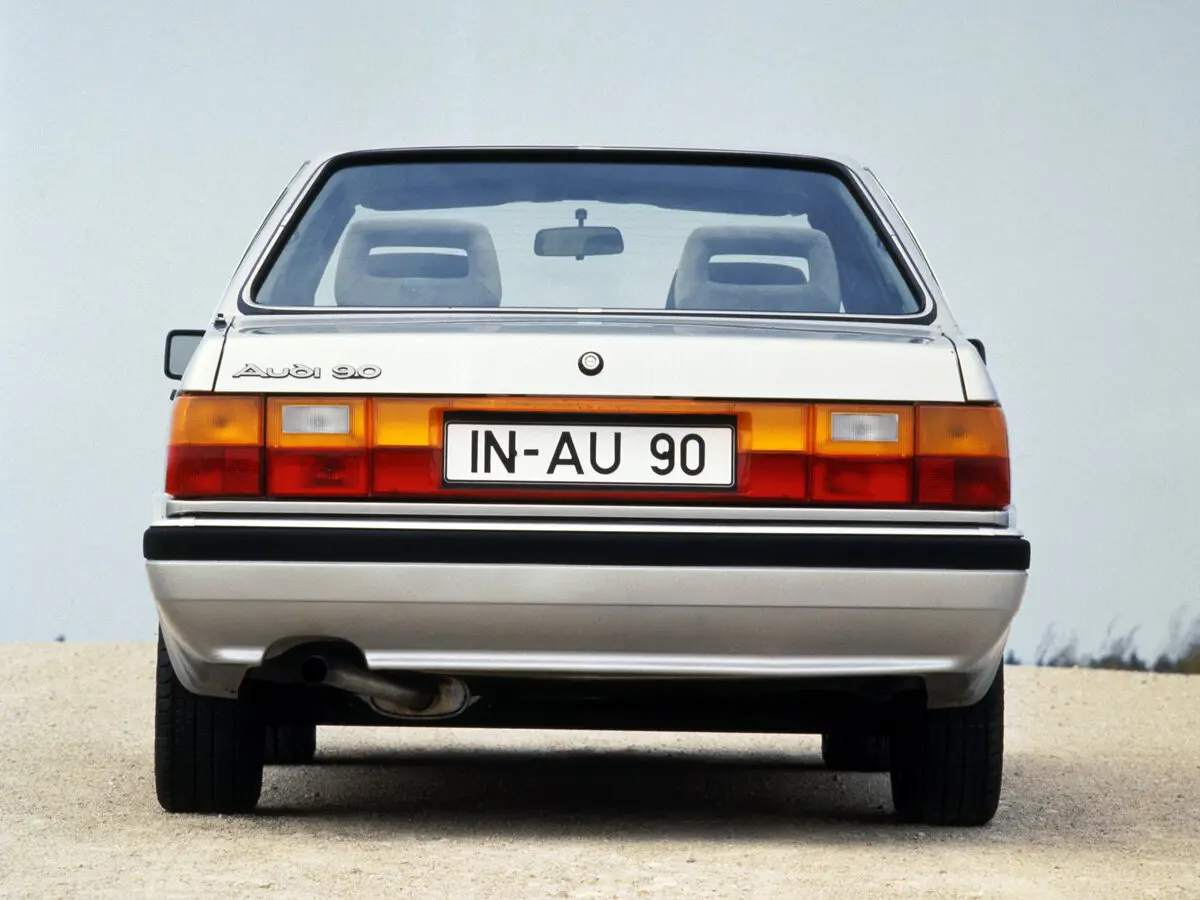 Audi 90 I (B2) Седан — photo 4