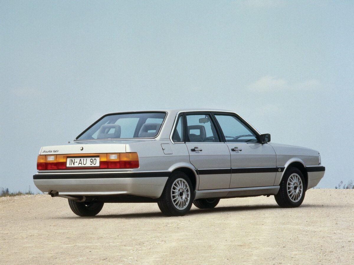 Audi 90 I (B2) Седан