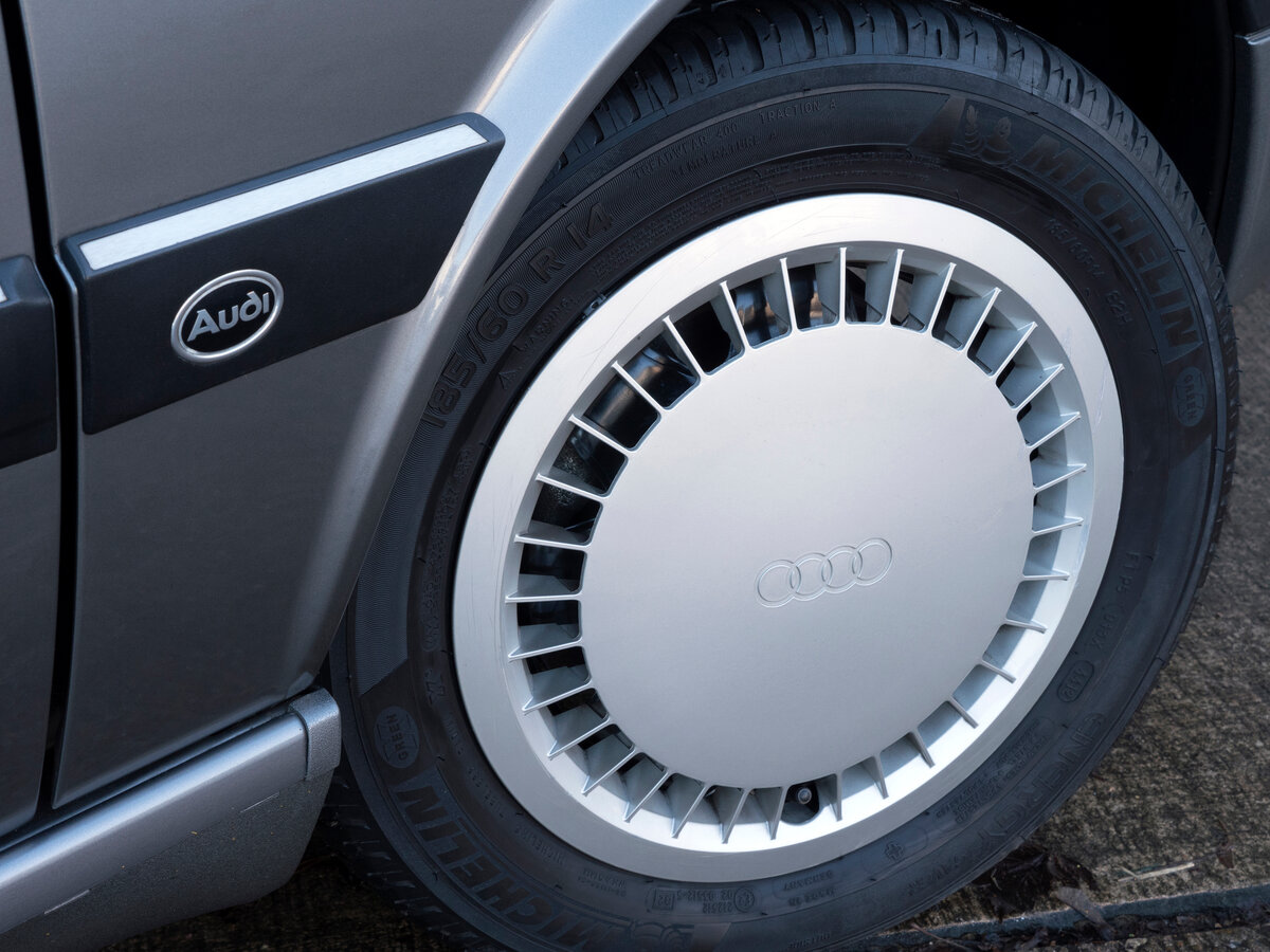 Audi 90 I (B2) Седан