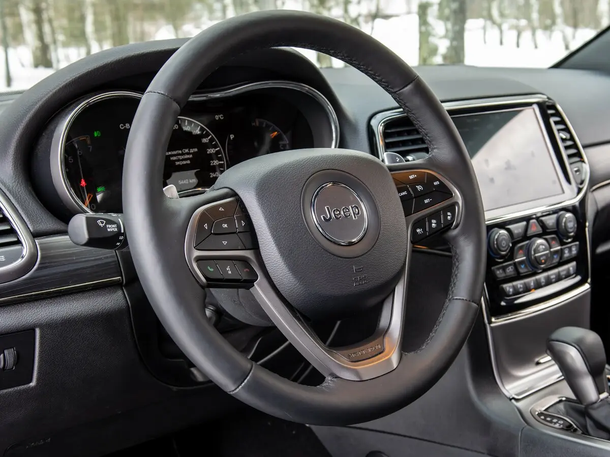 Jeep Grand Cherokee IV (WK2) Рестайлинг Внедорожник 5 дв. — photo 23