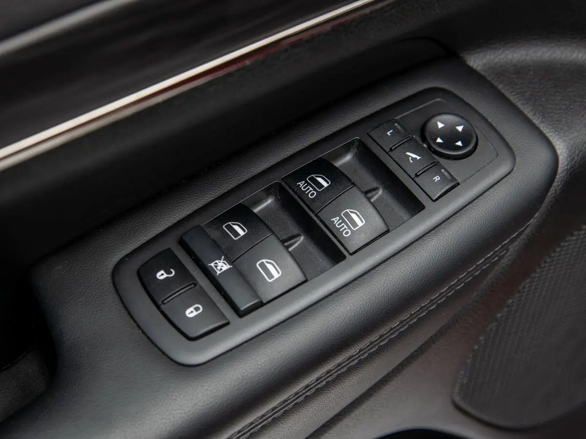 Jeep Grand Cherokee IV (WK2) Рестайлинг Внедорожник 5 дв. — photo 25