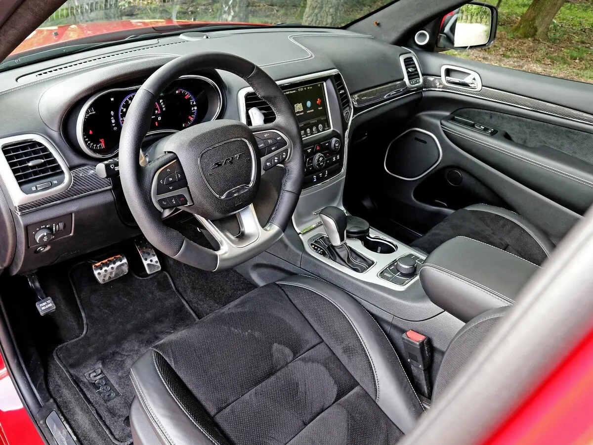 Jeep Grand Cherokee IV (WK2) Рестайлинг Внедорожник 5 дв. SRT — photo 7