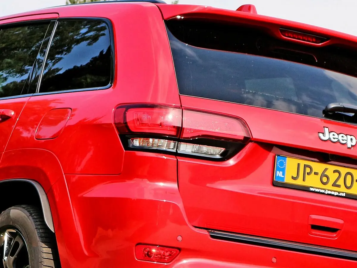 Jeep Grand Cherokee IV (WK2) Рестайлинг Внедорожник 5 дв. SRT — photo 12